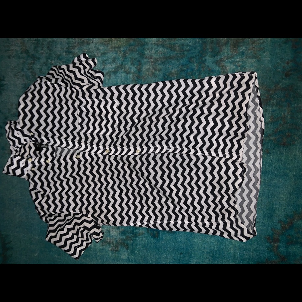 Short sleeve button down